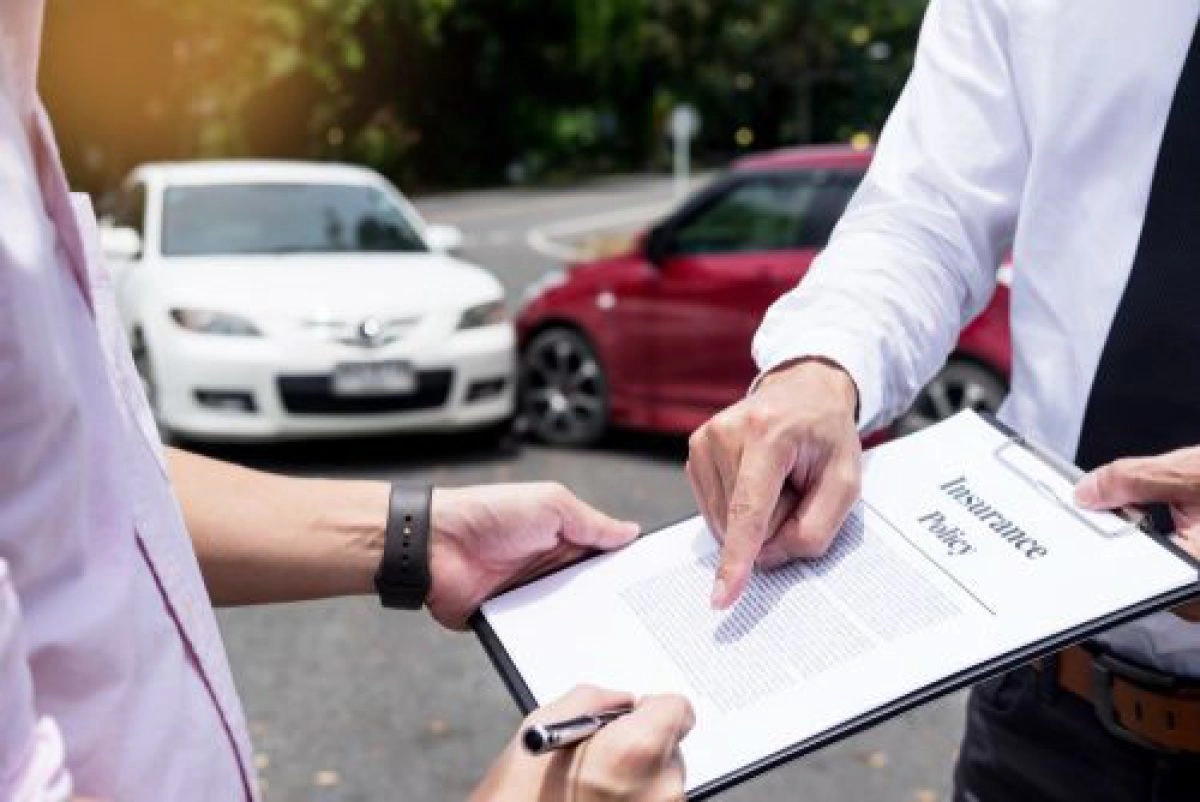 Top-rated lawyer for semi truck accident helping victims seek justice and compensation.